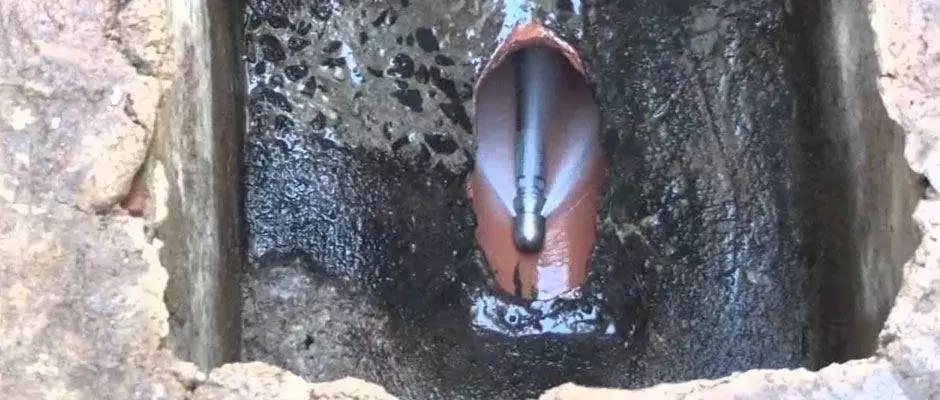 Limpeza de caixa de gordura e inspeção de tubulação